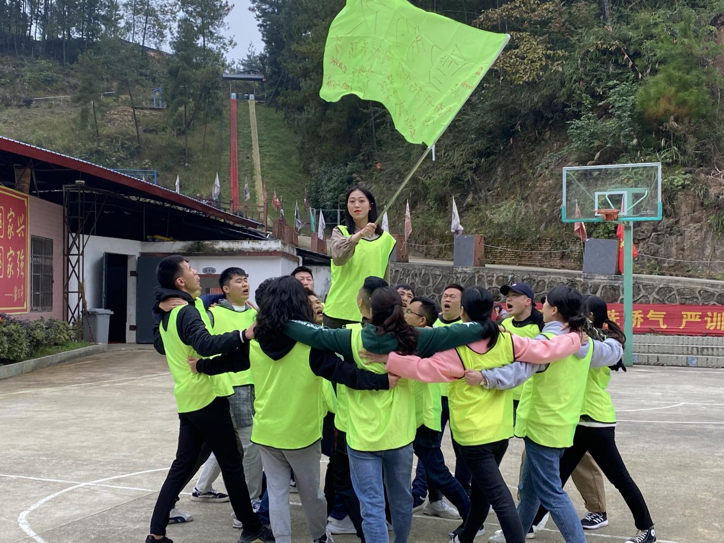 开州装企联盟拓展训练