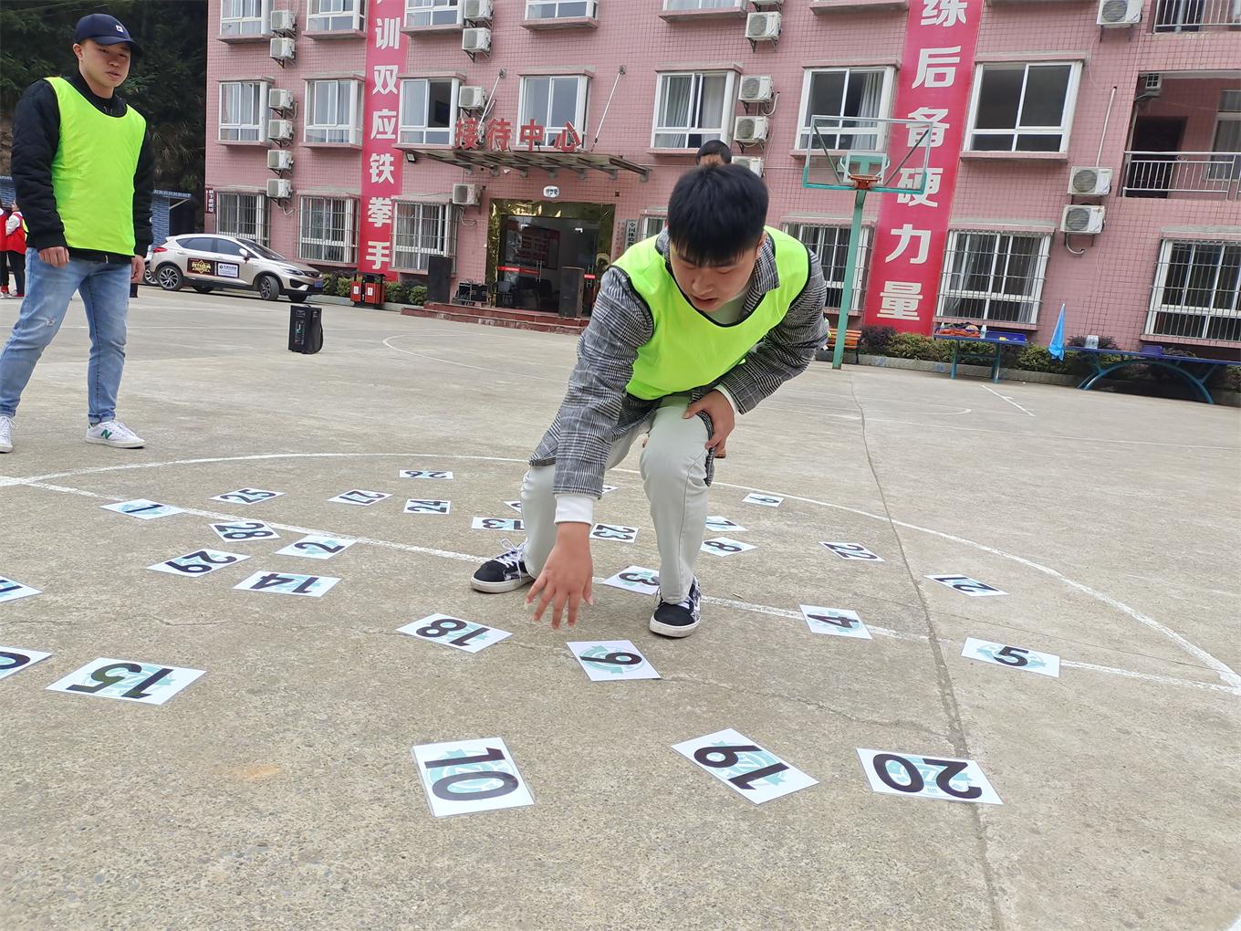 开州装企联盟拓展训练